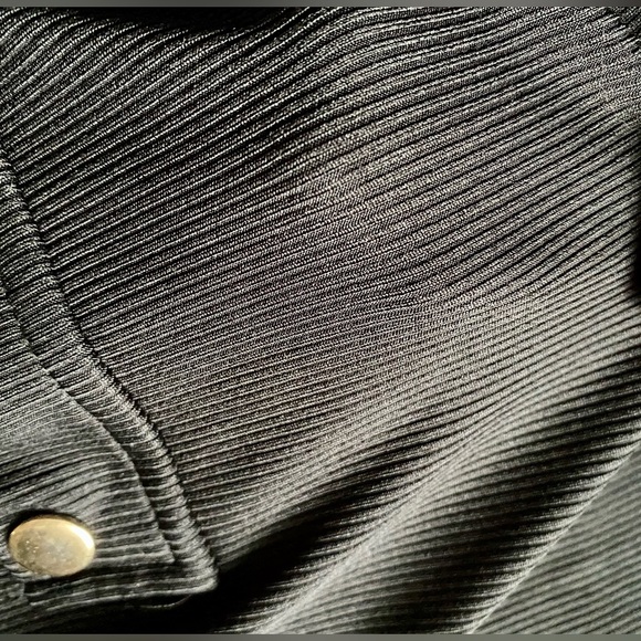 Deep V-Neck, Long Sleeve, Form-fitting, Pullover, Solid Zipper, T-shirt Top - Picture 5 of 7